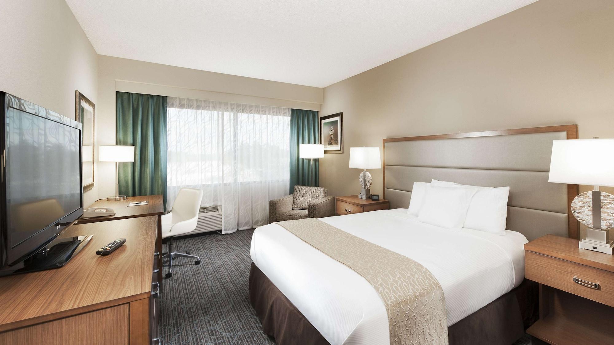 Doubletree By Hilton Hotel West Palm Beach Airport Экстерьер фото
