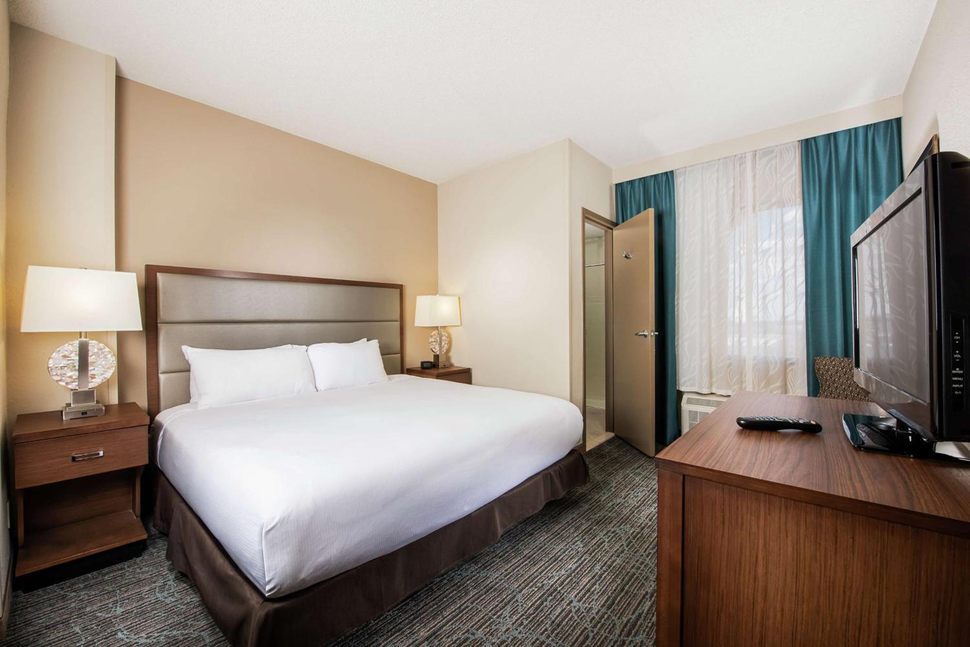 Doubletree By Hilton Hotel West Palm Beach Airport Экстерьер фото