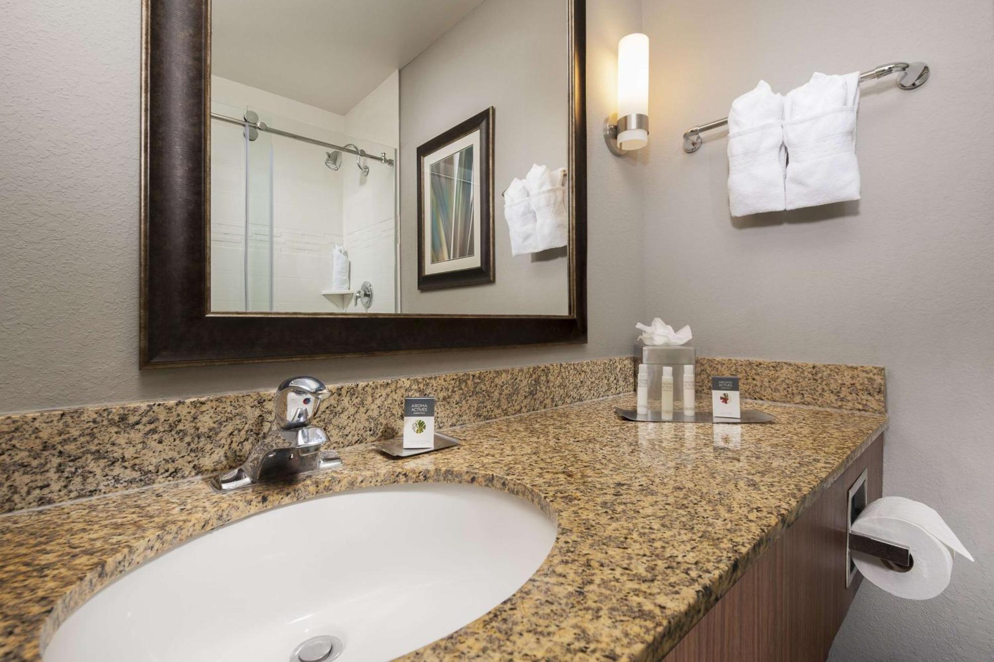 Doubletree By Hilton Hotel West Palm Beach Airport Экстерьер фото