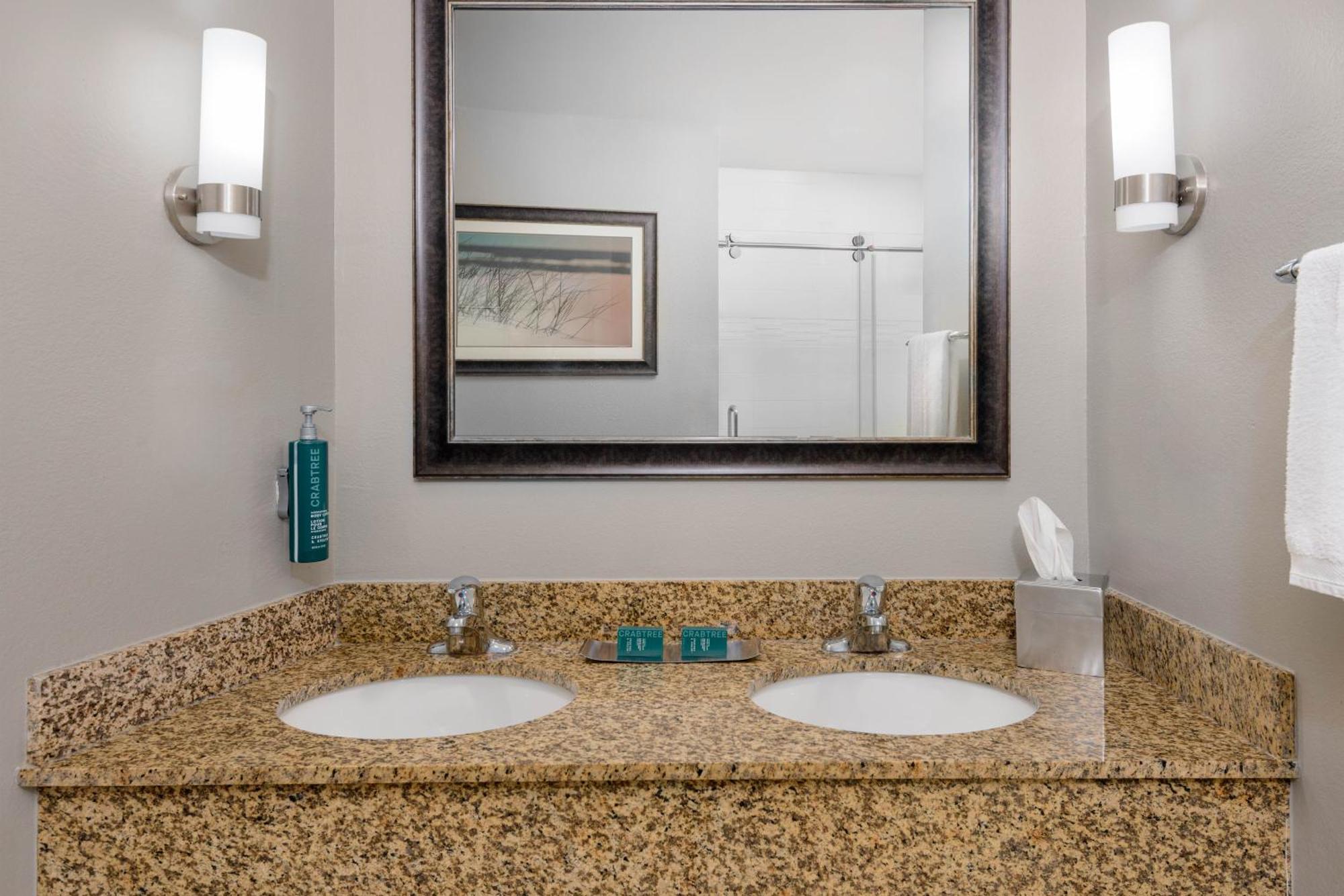 Doubletree By Hilton Hotel West Palm Beach Airport Экстерьер фото