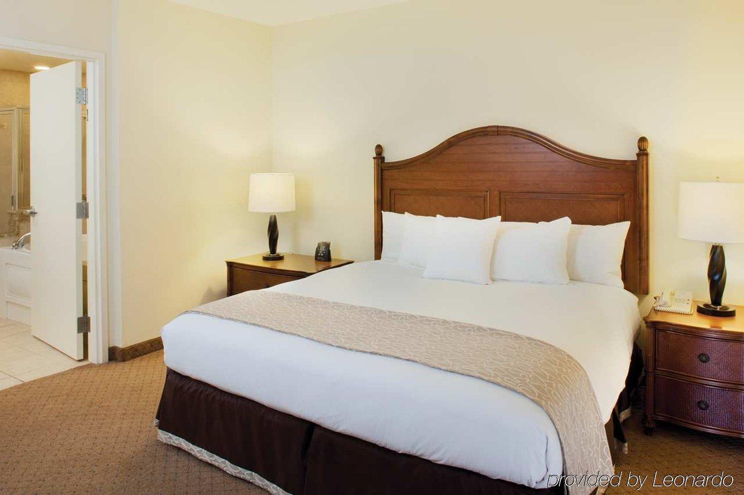 Doubletree By Hilton Hotel West Palm Beach Airport Экстерьер фото