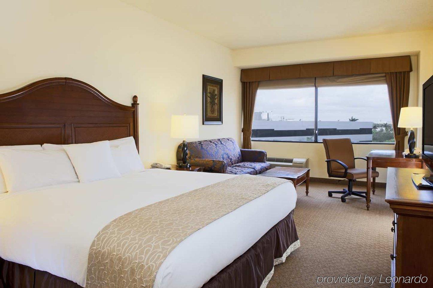 Doubletree By Hilton Hotel West Palm Beach Airport Экстерьер фото