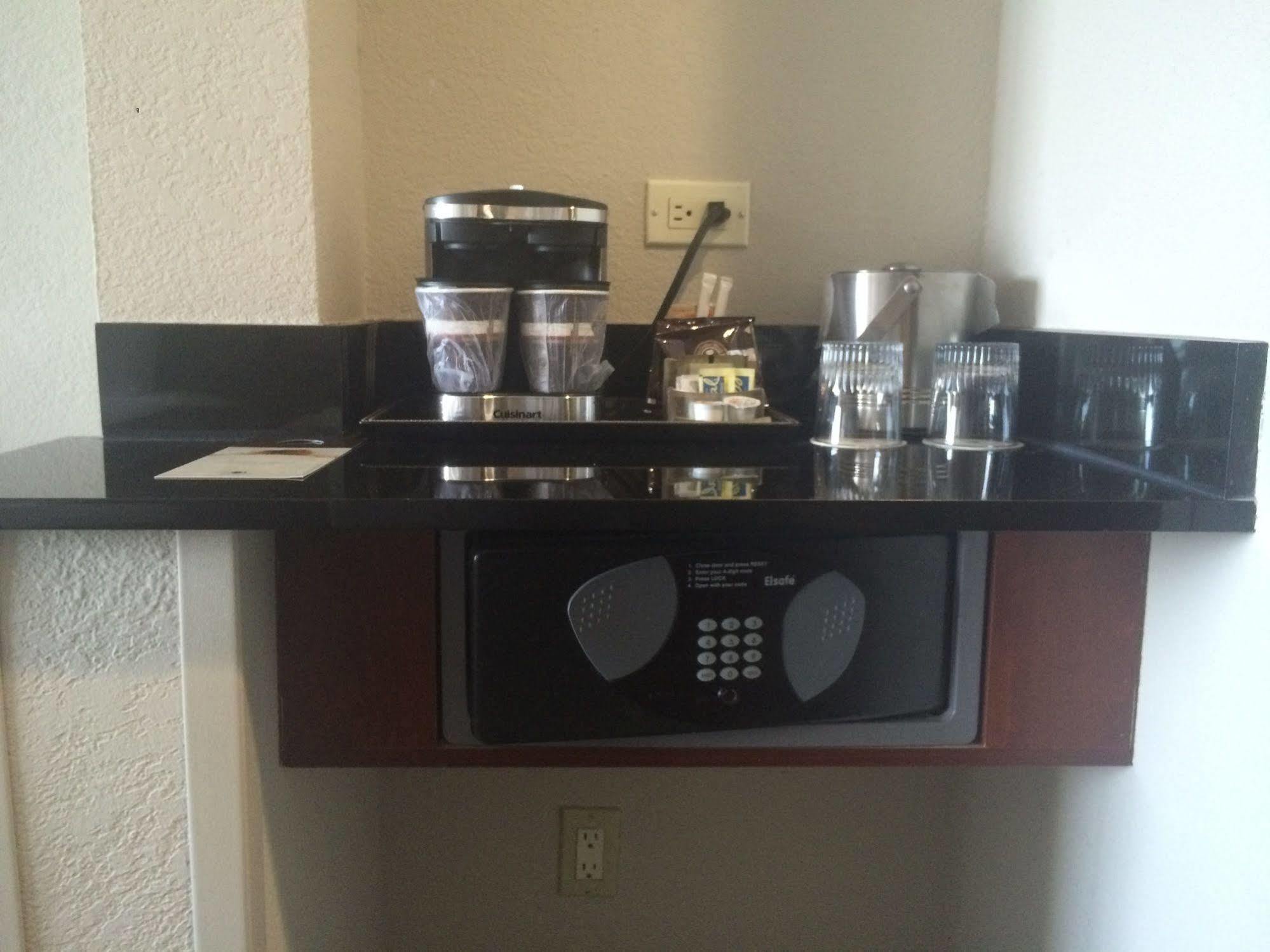 Doubletree By Hilton Hotel West Palm Beach Airport Экстерьер фото