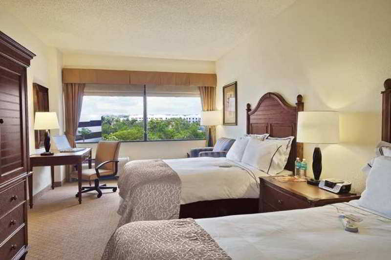 Doubletree By Hilton Hotel West Palm Beach Airport Номер фото